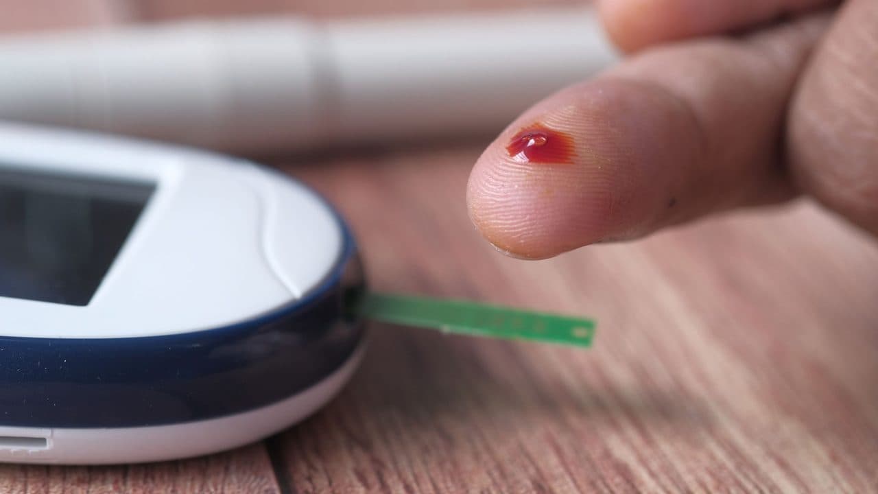 The Unusual “Sugar Water” Method Doctors Are Discussing for Blood Sugar